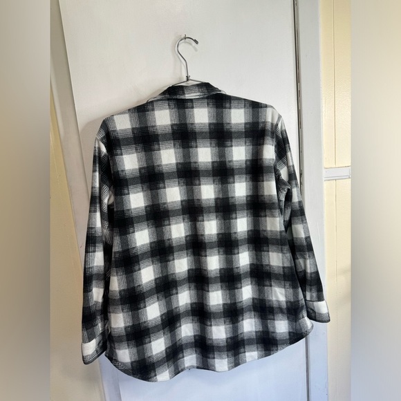 Eddie Bauer Flannel Shirt with pockets ~ Size Large - Picture 2 of 4